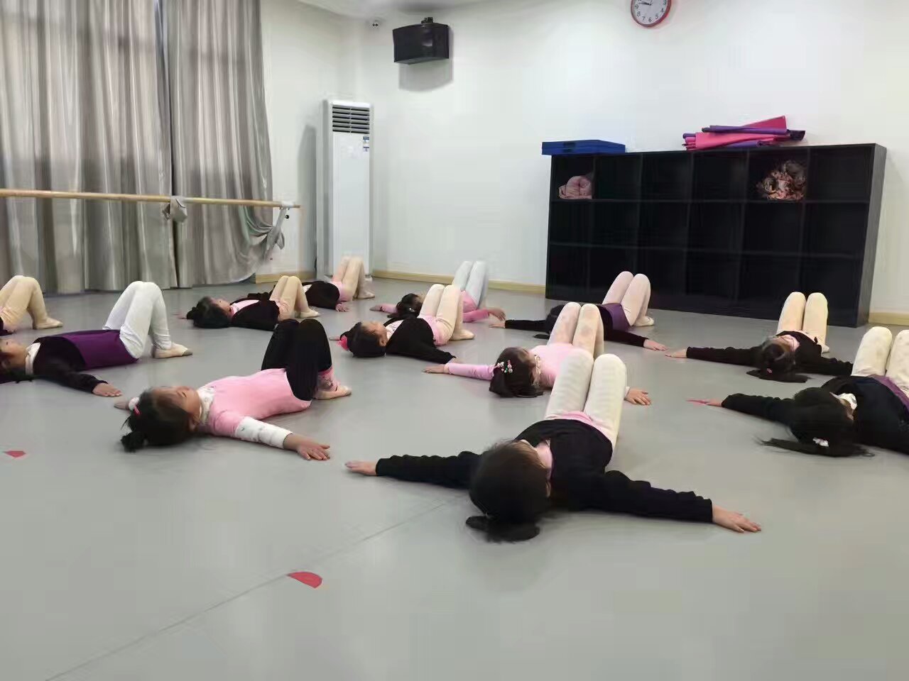 選對了舞蹈地膠能很好的減少舞者受傷？【騰方PVC地板】