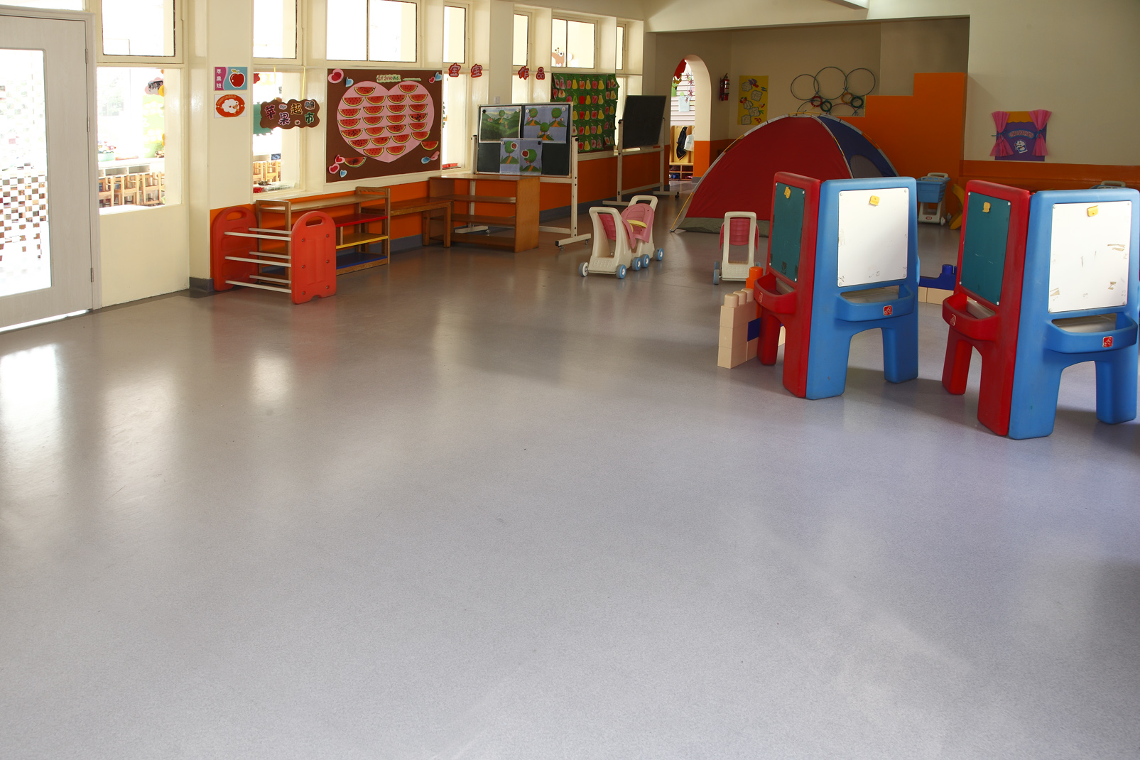 幼兒園塑膠地板需要滿足的條件？【騰方PVC地板】
